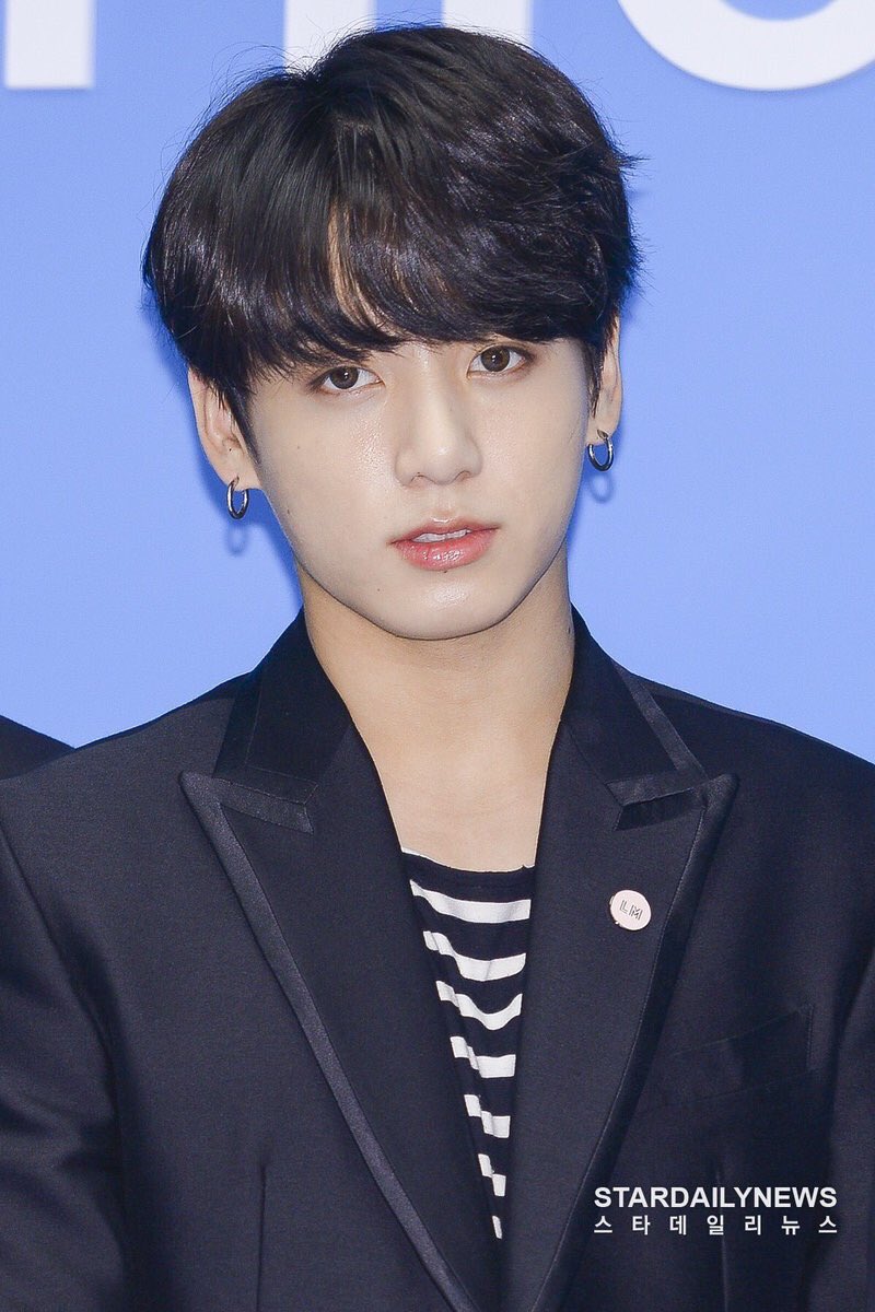 Of course, I'm just isolating his eyes in this thread, but the boyishness of Jungkook's face also helps in abating his fierce gaze, till the overall effect is just at the right balance. A face that is contrasting in nature helps the complexity & keeps the audience interested.++