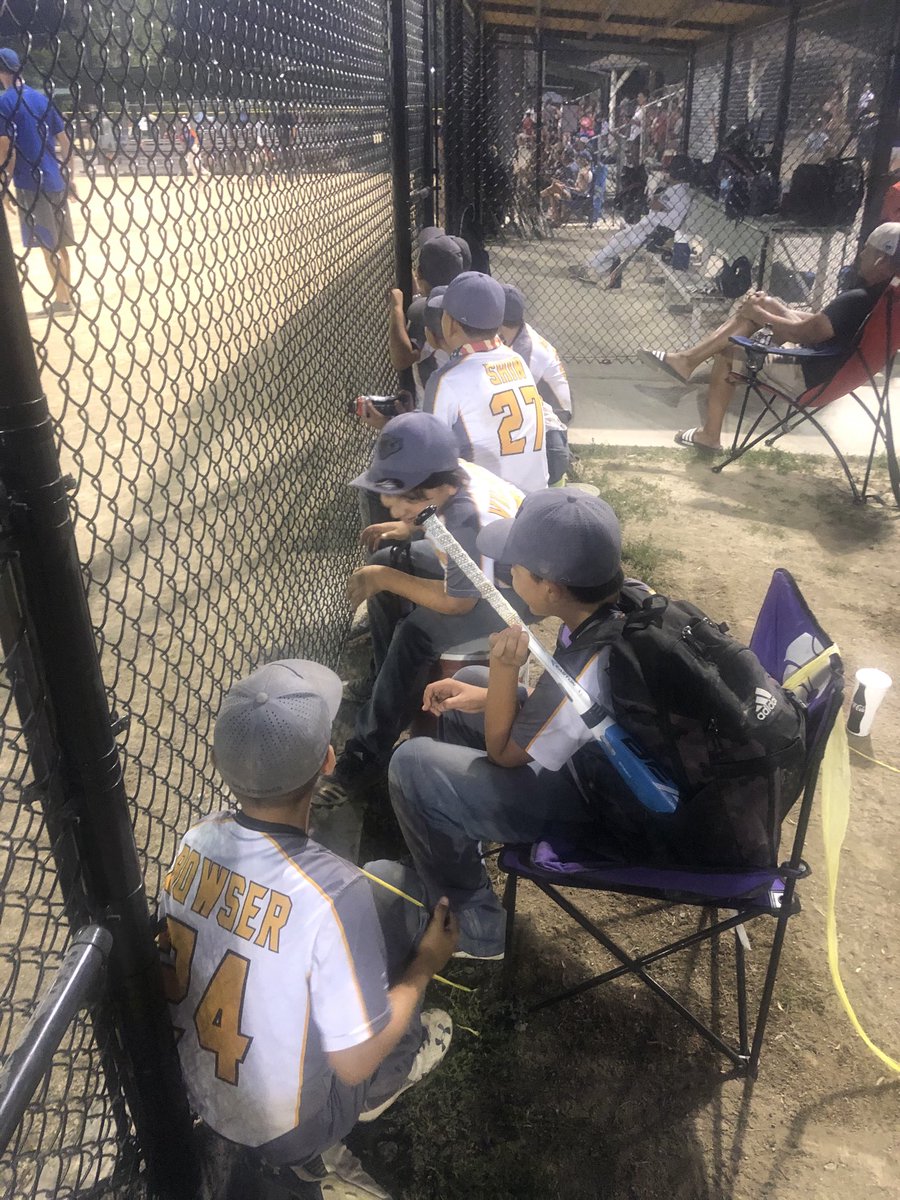 dncbenton5's tweet photo. Waiting on the championship game! ⁦@HawaiianHitfest⁩ #HawaiianHitfest20 #Wolverines202011A https://t.co/4flMmnsnHQ