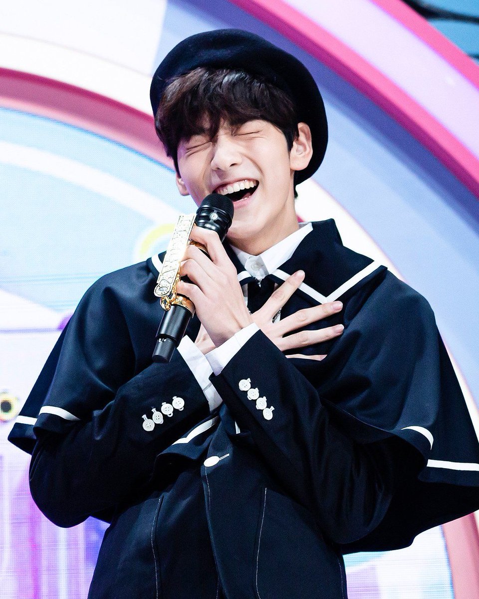OneDream_TXT5's tweet photo. [NOTICIA 190720]

SOOBIN fue elegido como el nuevo MC para 'Music Bank'

Arin y SOOBIN se unen a la nueva posición de MC de Music Bank. El equipo de producción espera que sean una nueva vitalidad para el programa con su imagen linda y juvenil. 

#SOOBIN
#SupportTXT 
@TXT_members https://t.co/ZytKM5xFiI