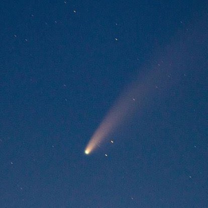 SAKIN KAÇIRMAYIN 
⚫️❗️❗️✅Bu ay sabahın erken saatlerinde gökyüzünü seyredenleri heyecanlandıran müthiş bir kuyruklu yıldız, artık akşamleyin de görülebiliyor. Üstelik, bu manzarayı kaçırmak istemezsiniz. Sonuçta bu kuyruklu yıldız, NASA’nın söylediğine göre 6.800 yıl gelmeyecek