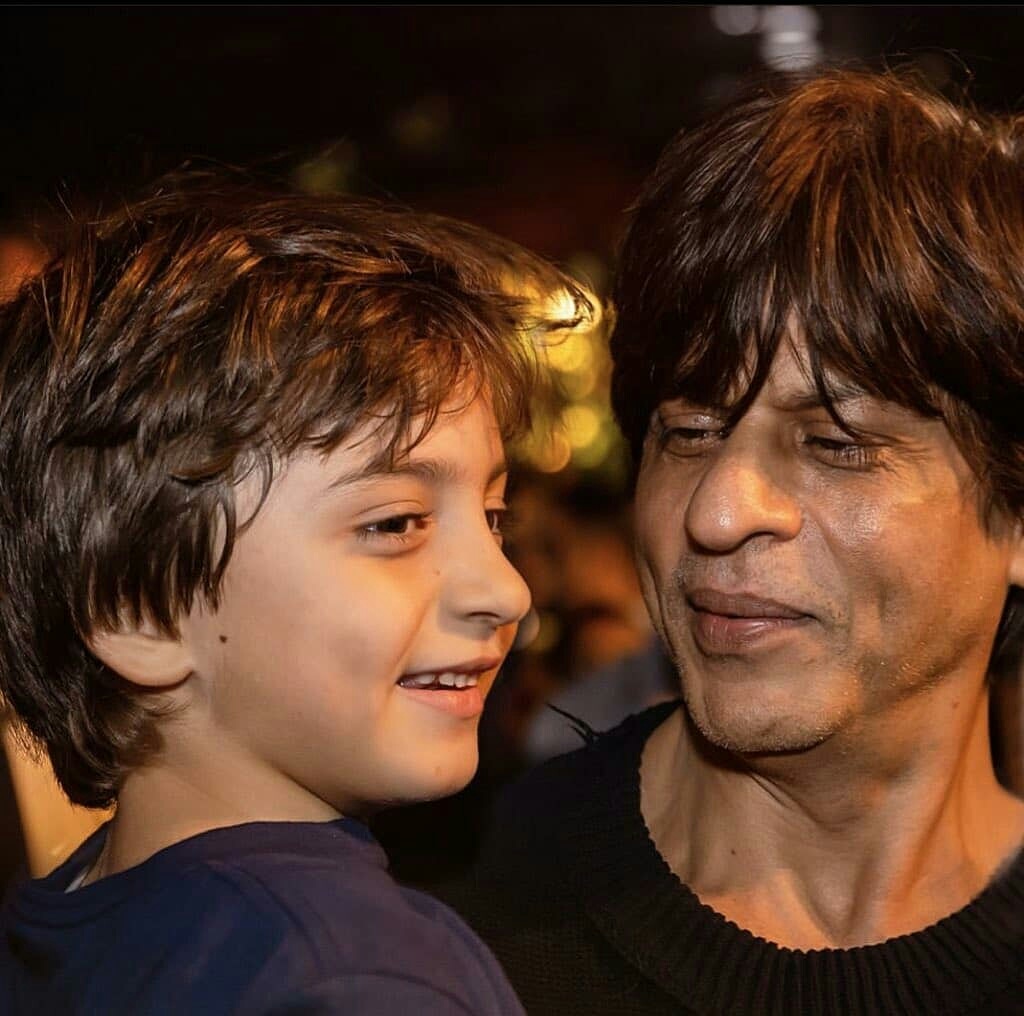 srkbelievers's tweet photo. Simba(Aryan) : Baba yeh sab log aapse kyu darte hai. 

Mufasa(SRK) : Kyu ki tumare baba sabke baap hai. 🔥
.

#1YearOfTheLionKing #ShahRukhKhan #SRK #AryanKhan #Disney #TheLionKing #HakunaMatata https://t.co/AxxPfTMPiq