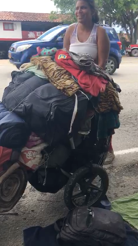 altereddie's tweet photo. Migrantes venezolanos. Carreteras de Santander, Colombia. https://t.co/RHWVcR9Sg0