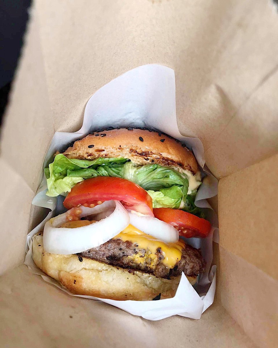 smashandbite's tweet photo. Whatβs in the bag? #TheFreshBurger of course π #SmashAndBiteBurgers #SmashBeforeYouBite https://t.co/HE5zvL2ji4