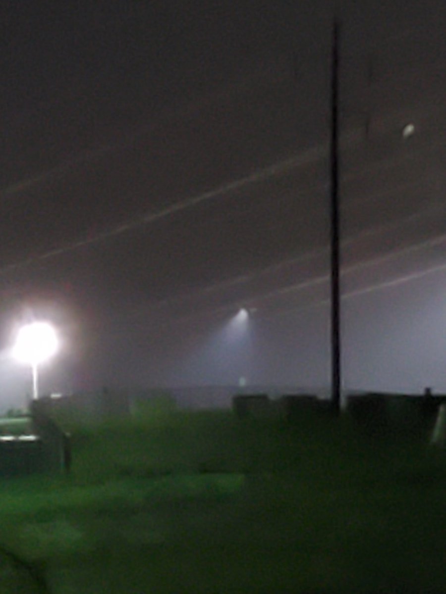 XpandURThinking's tweet photo. Look dead center and check out what looks like a circle with a tail.  Congratulations you've now seen a comet that won't be back for 6,800 years😁. Near Chesterfield VA?  I saw it at the River City SportsPlex on Genito road right before 288 and clover hill high school at 920pm. https://t.co/q6rRzSC08k
