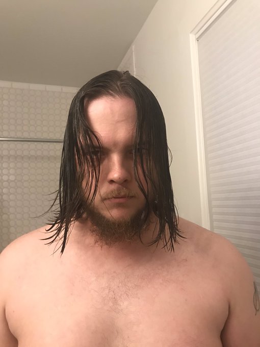 Heavy metal, heavy hot. https://t.co/L8CeMFYoqr