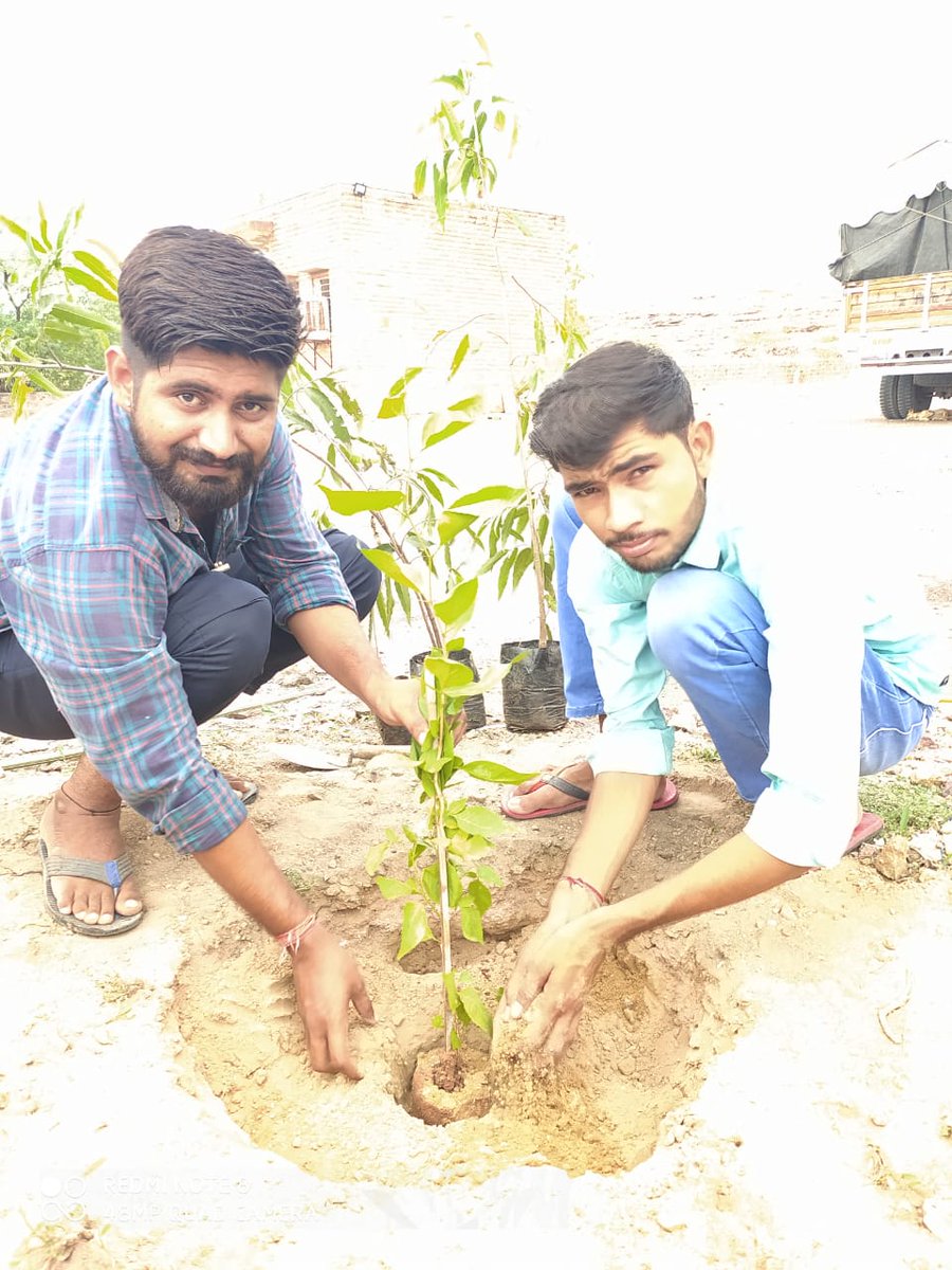 OmChoudhary_'s tweet photo. सोमवती और हरियाली अमावस्या के पावन पर्व पर पौधारोपण कर प्रकृति का आशीर्वाद लिया।
🚩! हर हर महादेव !🚩
#nature #GreenIndiaChallenge
#Hariyaliamavasya #Rajasthan
#naturelover #greenIndia
#NaturalBeauty #culture
#birthdayMemory
@RajeshJ08571284 https://t.co/BKOjmYrExe