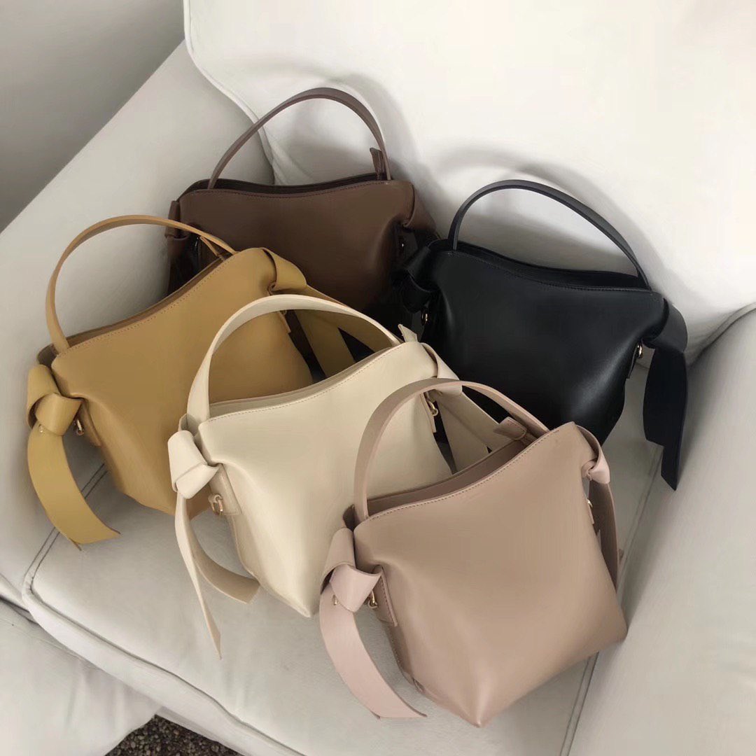 MyTasche's tweet photo. Lovella bag
RM59
Ready stock ✅
#handbag #slingbag #handbagmurah #totebag #handbagmalaysia #bagmurahmalaysia #slingbagmurah
#backpack #longchamp #taschemy #sayajual
#jomberniaga #bazarpaknil #twtpromote #RTdanSebar @RTNiaga @RTdanSebar @Twt_Product https://t.co/7TESR6dT4i