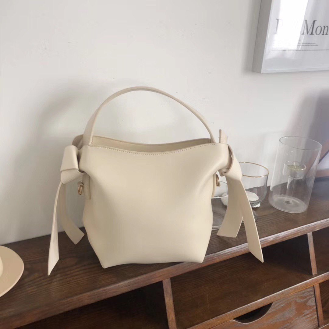 MyTasche's tweet photo. Lovella bag
RM59
Ready stock ✅
#handbag #slingbag #handbagmurah #totebag #handbagmalaysia #bagmurahmalaysia #slingbagmurah
#backpack #longchamp #taschemy #sayajual
#jomberniaga #bazarpaknil #twtpromote #RTdanSebar @RTNiaga @RTdanSebar @Twt_Product https://t.co/7TESR6dT4i