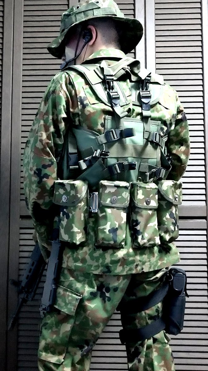 PrivateSaku's tweet photo. #自衛隊
#コスプレ
手持ちの装備で宣戦布告版空挺レンジャー隊員を再現。水筒・銃剣・ベスト等々違うけど、一番やってみたかった自衛隊コスができて満足。 https://t.co/wT2k6H2q7K
