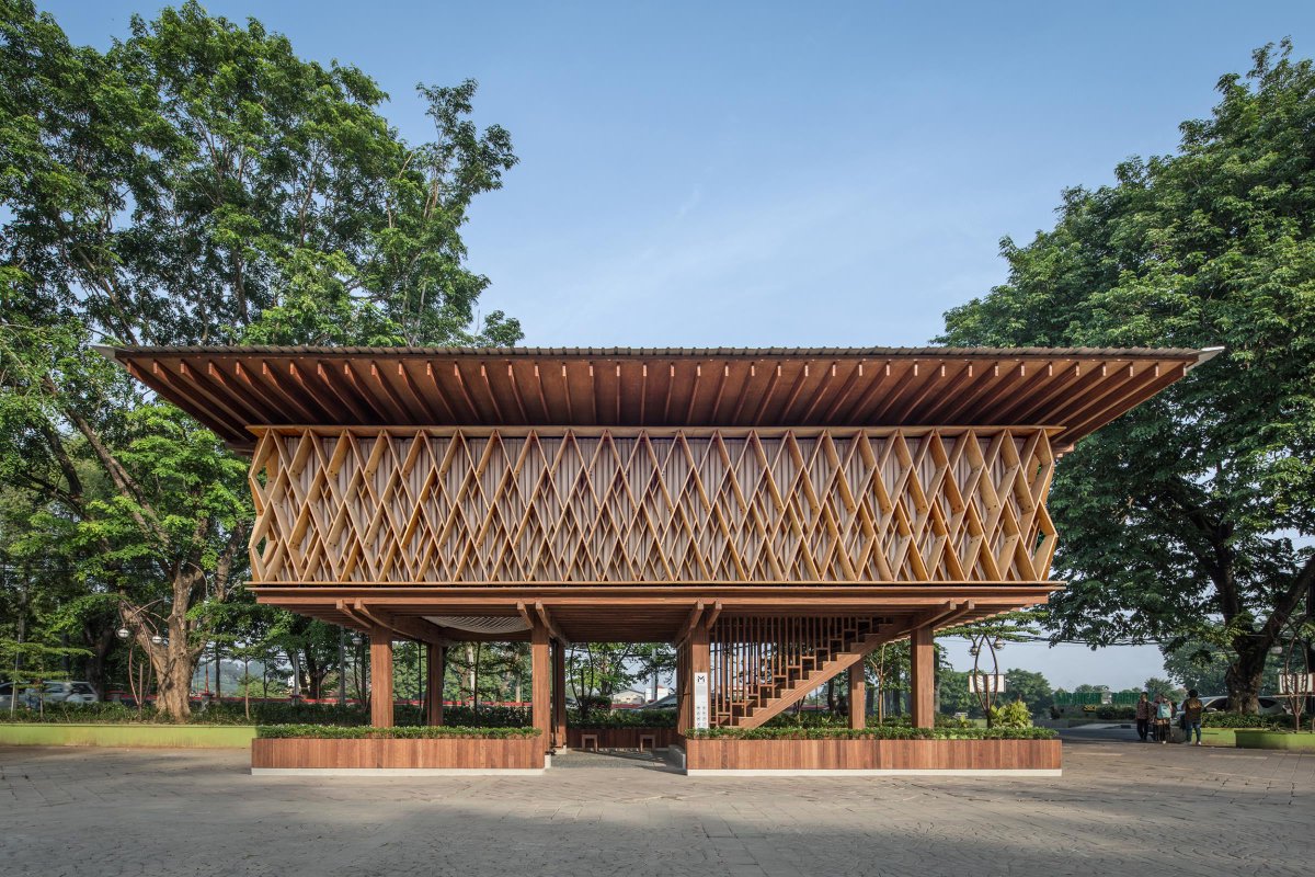 ianfulgar's tweet photo. The name of the project Warak Kayu in Indonesian - meaning Wooden Warak, is a positive narrative for communicating the design to a wider audience. #warak #audience #community #neighbourhood #reading #buildproject #communityspaces #architecture #indonesia #library #microlibrary https://t.co/U6ri5SHg88