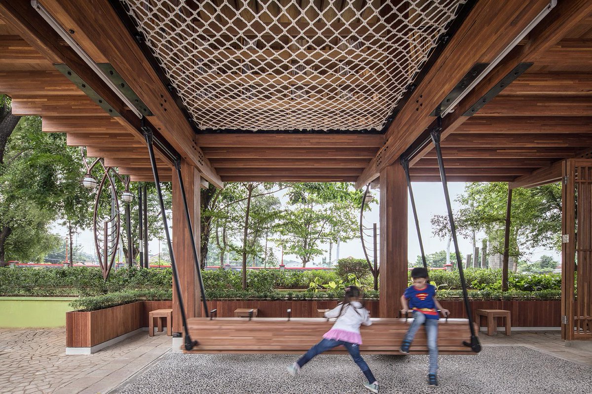 ianfulgar's tweet photo. The name of the project Warak Kayu in Indonesian - meaning Wooden Warak, is a positive narrative for communicating the design to a wider audience. #warak #audience #community #neighbourhood #reading #buildproject #communityspaces #architecture #indonesia #library #microlibrary https://t.co/U6ri5SHg88