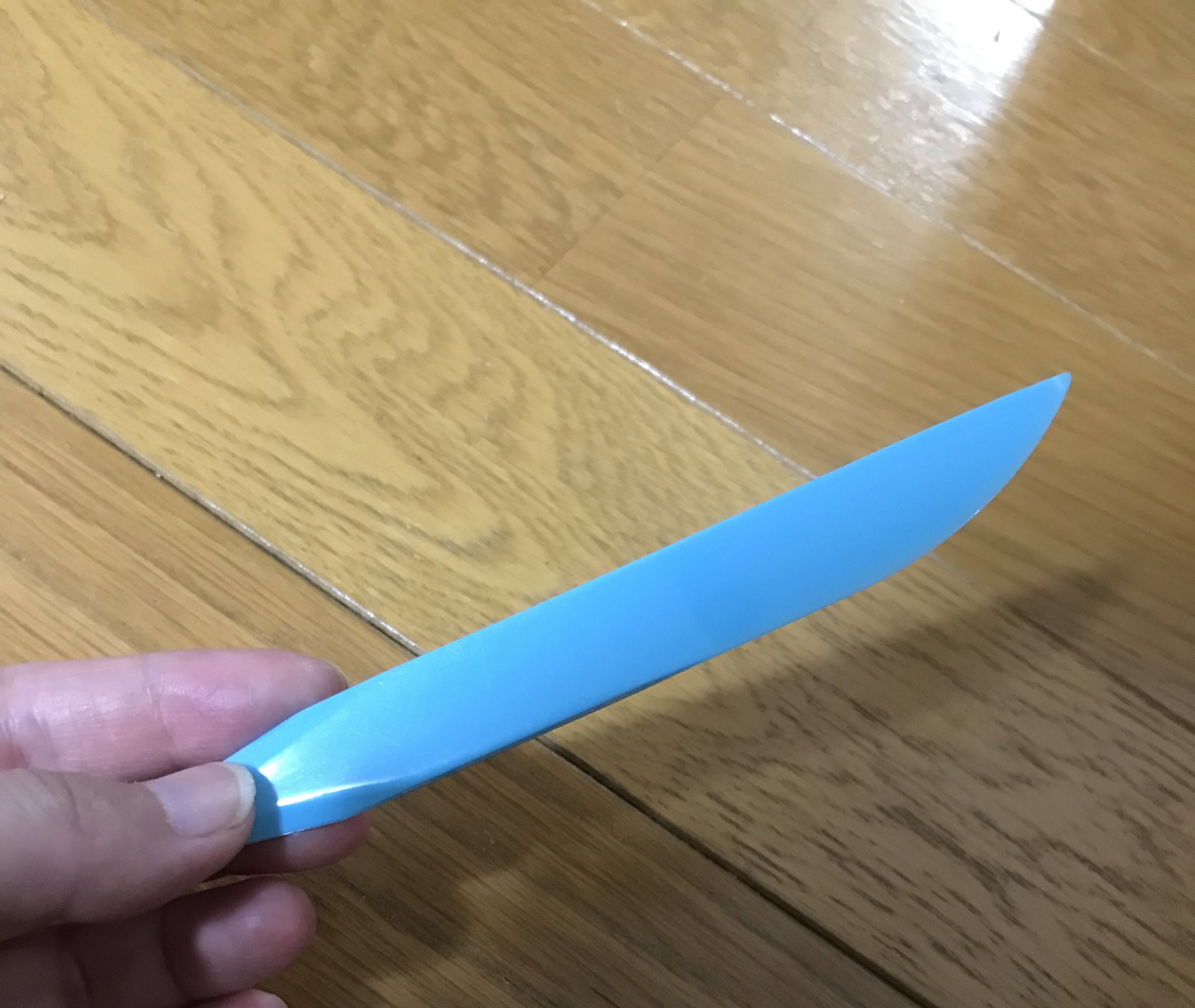 Twitter 上的 樺山ミナミ 紙粘土には スパチュラも使いましたが100均のねんどベラで9割作業 めちゃくちゃ便利でした 覚えている限りの塗料は下記 エナメル アクリリック ファレホ 色々かけてるけど主に使ったやつ コケの表現に ジオラマパウダーと 木工ボンド