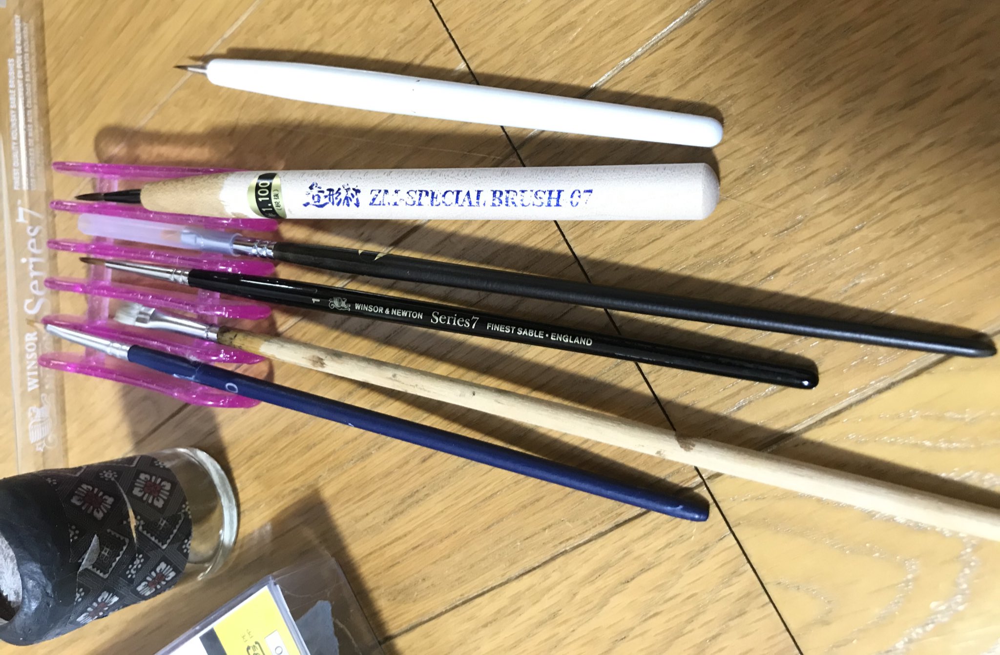 樺山ミナミ 私が使った紙粘土は パジコ かるいかみねんどかるがる 角 爪 芯 土台に少し ファンド使ってます 紙粘土もファンドも同じ分類のものでもメーカーによって使い心地違うので 自分が使いやすい粘土探すとこからやると楽しめるかもしれません٩