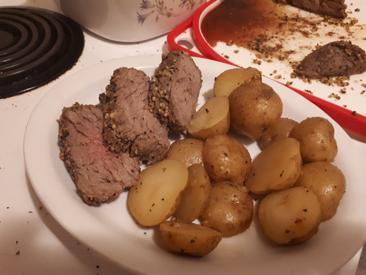 HuskerFox's tweet photo. Tonight's dinner: Spicy Roast with spicy potatoes.
Num num num!
#Cooking
#Food
#Fursthatcook https://t.co/LAsAVzbLmM