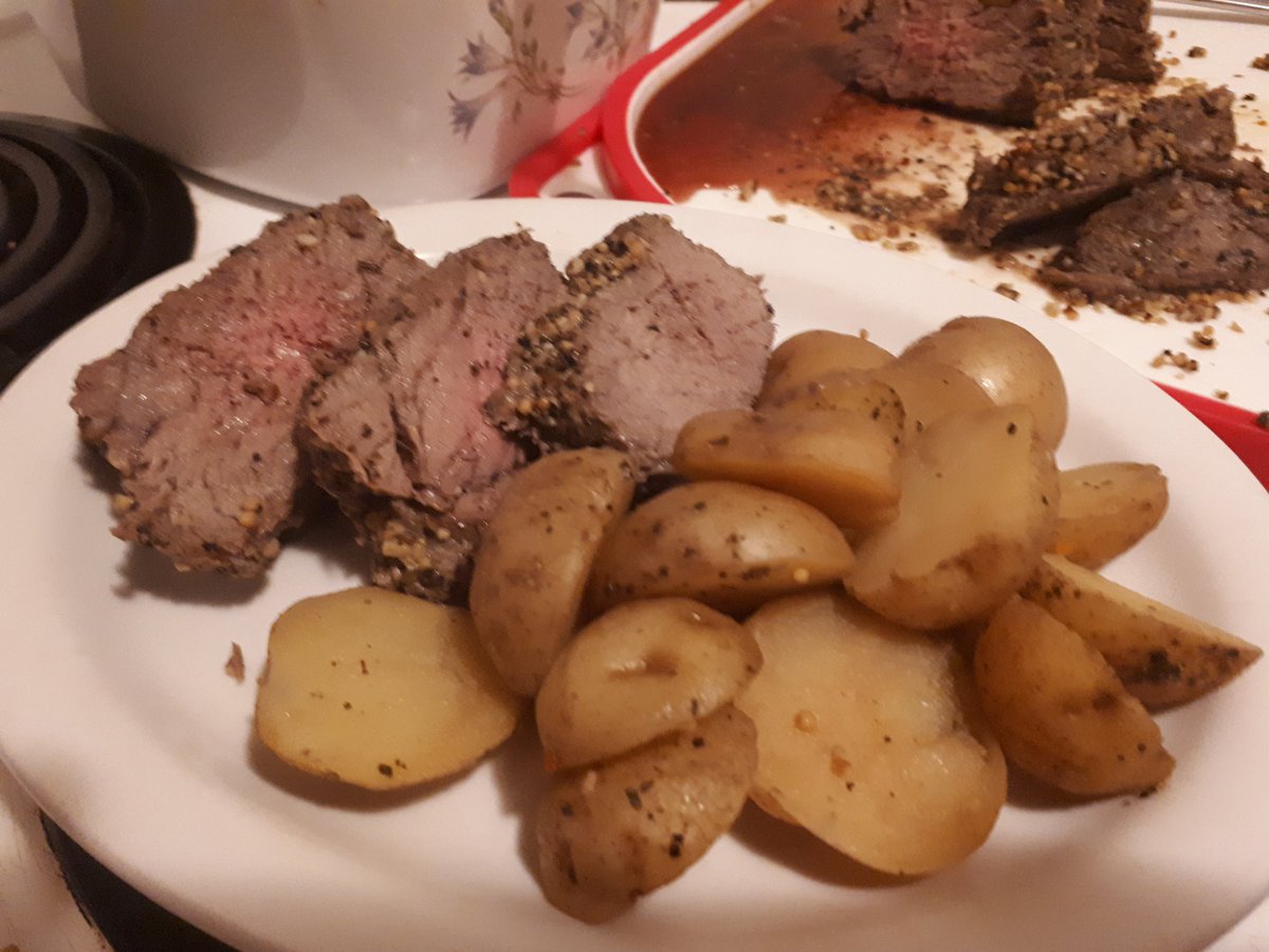 HuskerFox's tweet photo. Tonight's dinner: Spicy Roast with spicy potatoes.
Num num num!
#Cooking
#Food
#Fursthatcook https://t.co/LAsAVzbLmM