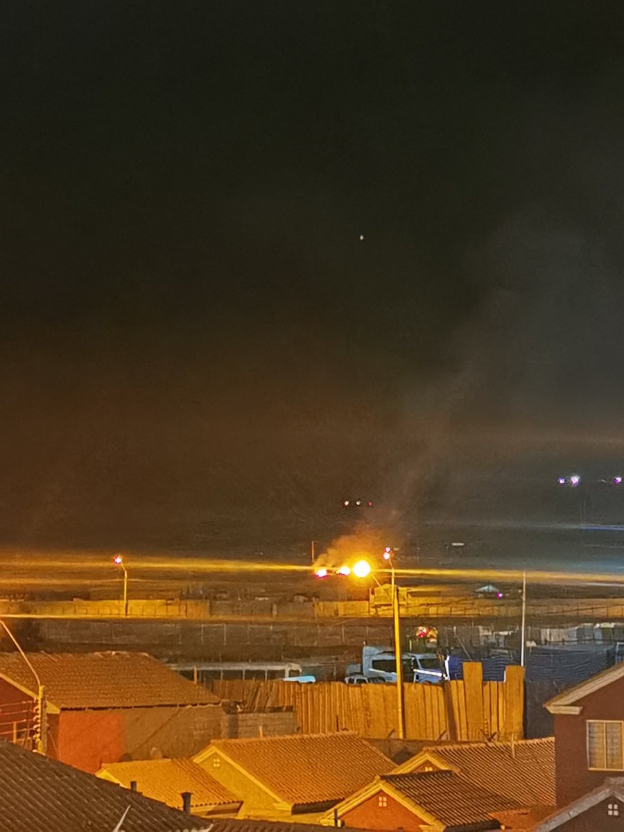 tomapa333's tweet photo. #antofagasta seguimos respirando este humo mientras las autoridades se culpan unas a otra. @MMAAntofagasta @SeremiSalud2 @AntofagastaMuni @mapadial https://t.co/FmL81wxXFH