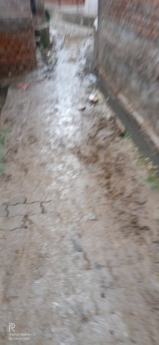 RahulRock567's tweet photo. @CMOfficeUP @UPGovt @myogiadityanath The government says that we are paying special attention to cleanliness in the time of this epidemic, but the ground reality is showing this village - Kurkuru, Tehsil Orai, District Jalaun. Now what else does corona spread. https://t.co/AAP5UTvSQx