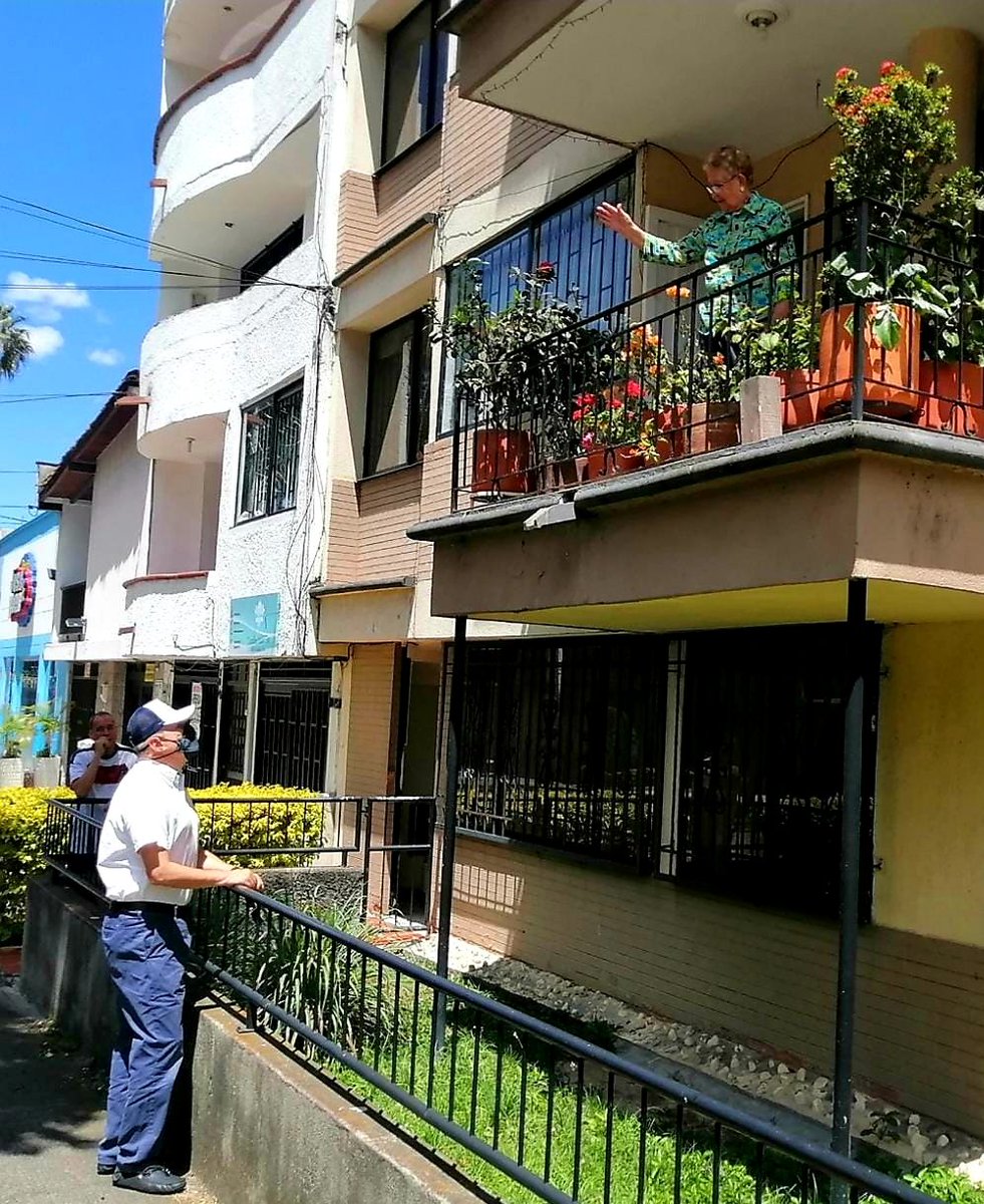 GermanBlancoA's tweet photo. (1) MEDELLÍN.

Antes de partir esta tarde para BOGOTÁ via terrestre a cumplir cita con la Democracia ante la Instalación de Sesiones y Elección de Mesas Directivas del Congreso. 

Cumpliendo los protocolos,
La infaltable y sagrada bendición de mi Madre 🙏 !!

Domg 19 Jul. https://t.co/b3F3R2OIwV