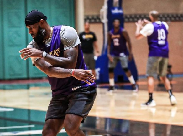 相比騎士，如今詹姆斯在湖人的壓力更小？JR Smith表態之後，T-Mac也發話了！-黑特籃球-NBA新聞影音圖片分享社區