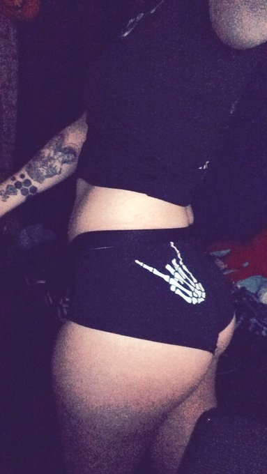 I wanna be this tiny again and or smaller.  The fuck. https://t.co/sDRibnH8ML