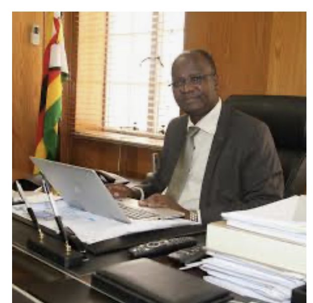LynneStactia's tweet photo. The ppl l like who were in #entanglement or are still #Entagled with Hurumende yembavha are @ProfJNMoyo &amp;my personal Rabboni @ShingiMunyeza if they’re found wanting in the freebies saga of @ReserveBankZIM l won’t be defending any of them they MUST #PayBackTheMoney !No sacred cow! https://t.co/yYekyi8tpG