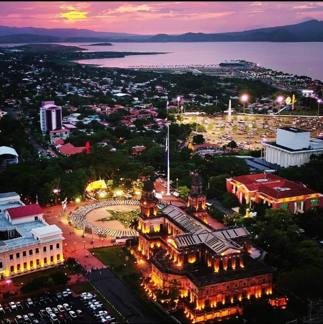 Una vista excepcional magistral de nuestra amada capital, de toda la belleza que ha creado nuestro buen gobierno. Dios bendiga a Nicaragua siempre digna!!