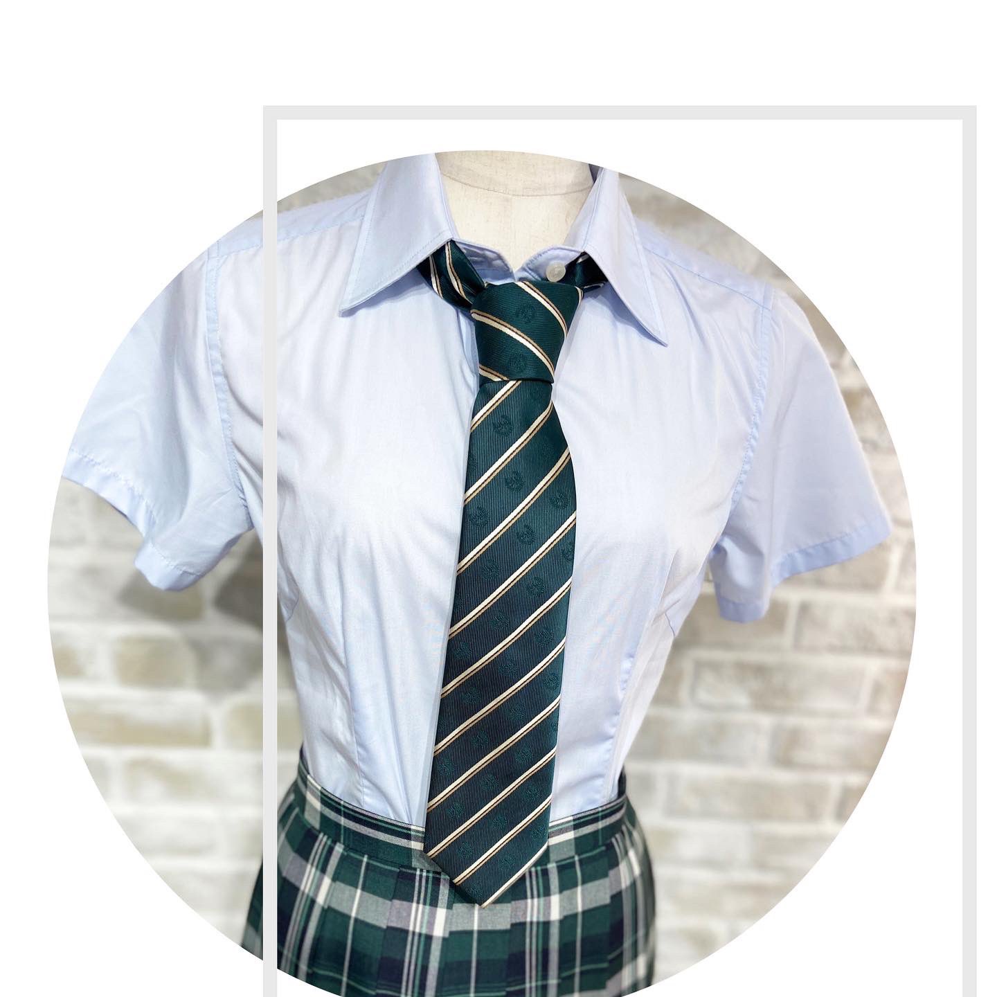 Conomi 原宿店 シンプル夏コーデ ネクタイにうっすら柄があるのでシャツだけで着てもしっかり可愛いです 体温調節にピッタリなベスト 冷房が当たって少し寒い時など 制服 お洒落 なんちゃって制服 Fashion Code 女子高生