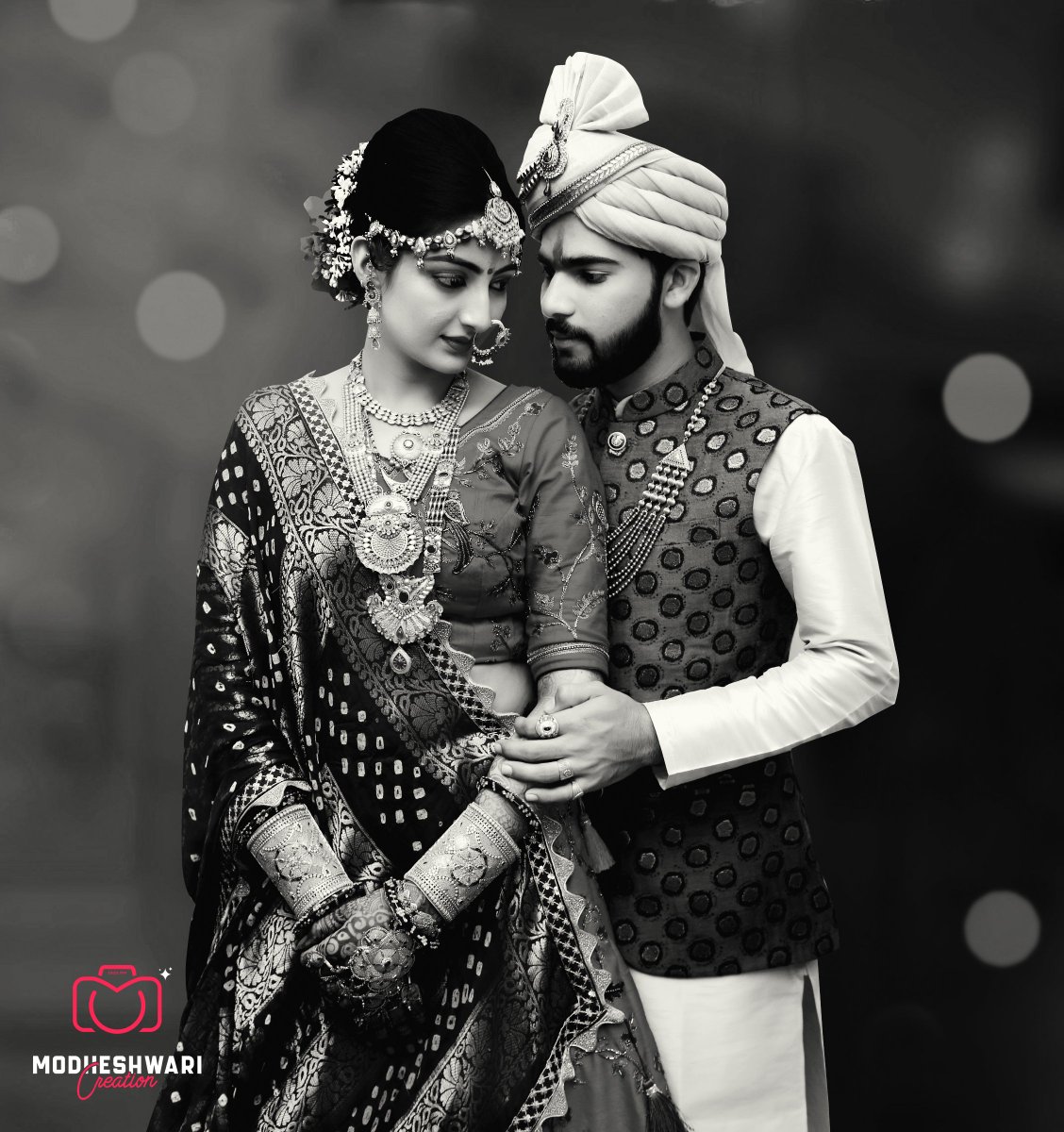 modheswari's tweet photo. Wedding Memories.....
#modheshwaricreation #InternationalKissingDay #blackandwhitephotography
#weddingphotography #bridal #photography #candid #lifestyle #WeddingVenue #weddingphotos
#Modheshwari #Studio #traditionalwedding #mehndi #Mehndiceremony #preweddingphotoshoot https://t.co/fOvRDvupVO