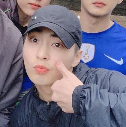 whypcy's tweet image. EU NÃO ACREDITO MEU DEUS O-OI KYUNGSOO E MINSEOK TUDO BEM COM VOCÊS, ESTÃO COMENDO E SE CUIDANDO ESPERO QUE SIM ESTÃO LINDINHOS MEUS DEUS KYUNGSOO VOCÊ ESTÃO MAIS MAGRO????? DKDKKSKXKSKZKKSKDKSKSKSK