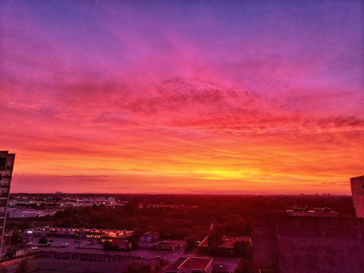 Dimitar_Photos's tweet photo. Breathtaking #sunset tonight. https://t.co/bPvUmmrOL7