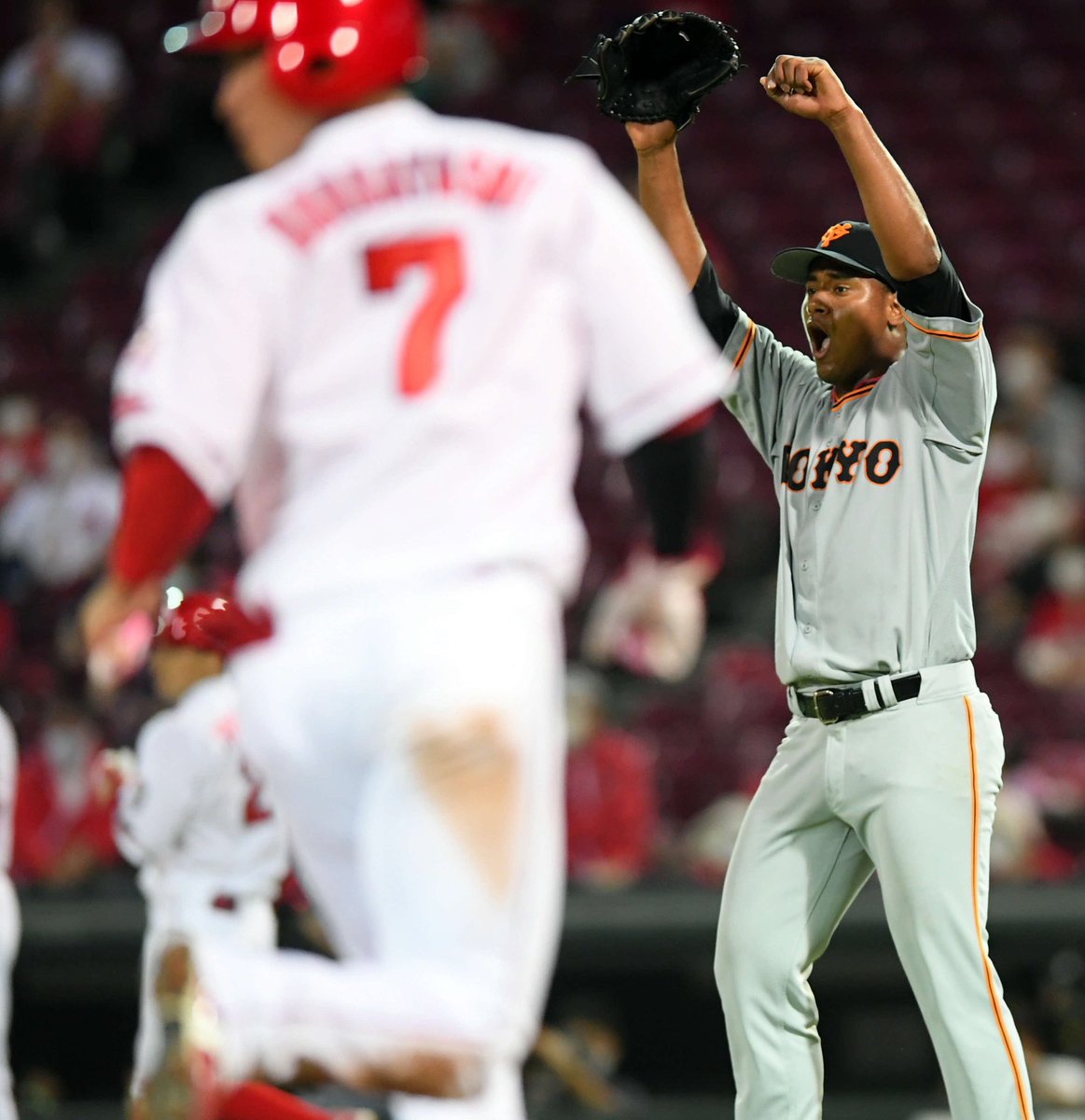 日刊スポーツ 巨人担当 على تويتر 6連勝を振り返る 今日は試合がないため6連勝を写真で振り返ります 記者が勝手にランキング 付けしちゃいました お気に入りの写真はありますか 第4位 7 16 広島 巨人 マツダスタジアム カープ相手に初勝利 メルセデス