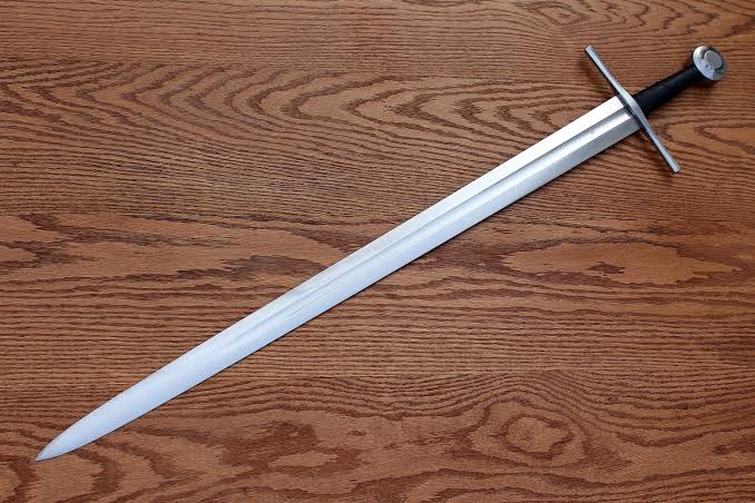 5. Rishti (ऋष्टि)A type of sword, a straight long double edged sword, it is mentioned that it was used against elephants as it pierces easily in body, technique to use this sword was different than other types of swords.