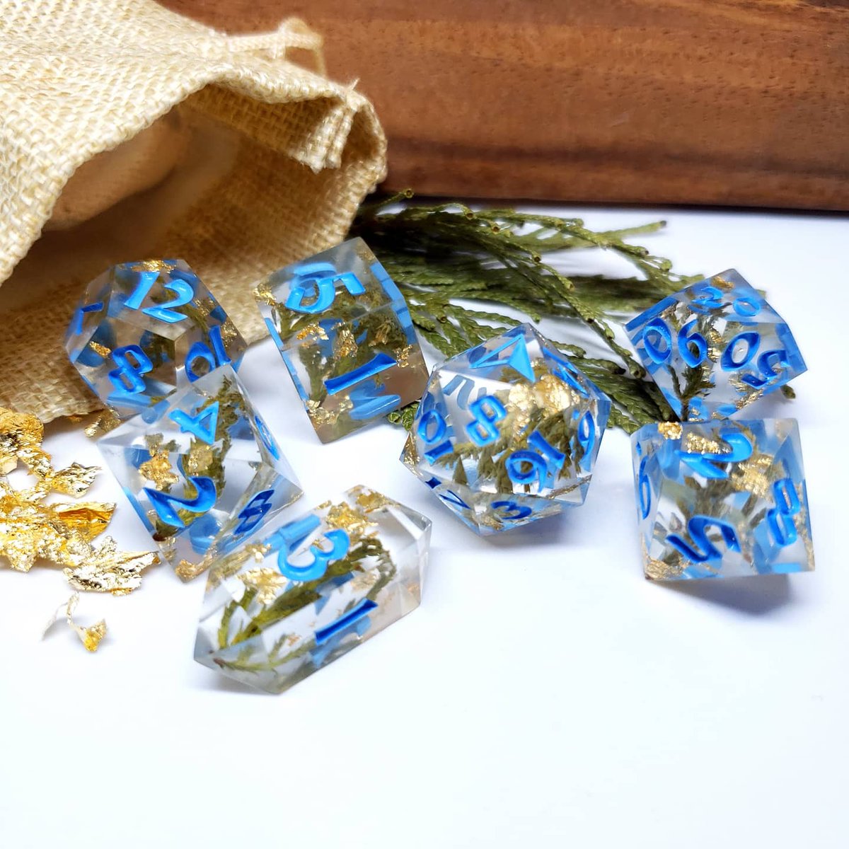 TrueNorthWorks's tweet photo. "Cascadian Treasure"
Crystal clear rivers cutting through the evergreen mountain valleys, hiding flecks of gold just below the surface.

#dnd #dnd5e #dice #diceset #dicesets #diceporn #dicegame #polyhedraldice #diceaddict #dicelove #resindice #rpgdice #dicemaker #handmade #ttrpg https://t.co/w0O44lDMpX