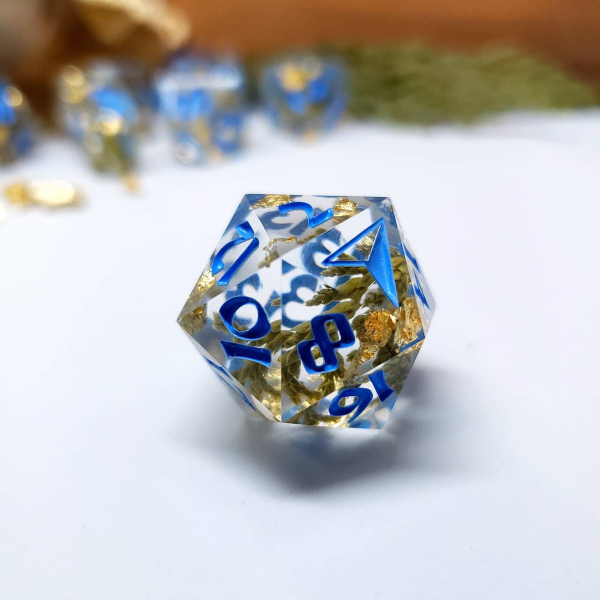 TrueNorthWorks's tweet photo. "Cascadian Treasure"
Crystal clear rivers cutting through the evergreen mountain valleys, hiding flecks of gold just below the surface.

#dnd #dnd5e #dice #diceset #dicesets #diceporn #dicegame #polyhedraldice #diceaddict #dicelove #resindice #rpgdice #dicemaker #handmade #ttrpg https://t.co/w0O44lDMpX