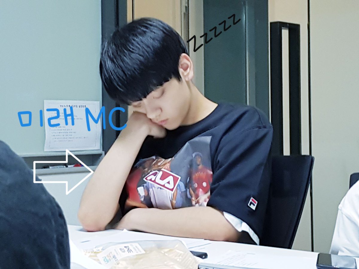 HueningkaiCL's tweet photo. [OFICIAL | 19.07.2020] 
Actualización de Hueningkai en twitter.
"#Soobinie hyung!
Foto de felicitaciones al MC >3<♡ 
Hyung, he decorado esta foto tuya en tus días de entrenamiento hahahahahahahehe
#휴닝카이 #Hueningkai
Cr. txt_members
Tr. HueningkaiChile
[Hueningkai Chile]🪐🌙🌠 https://t.co/QNUFkqnlug