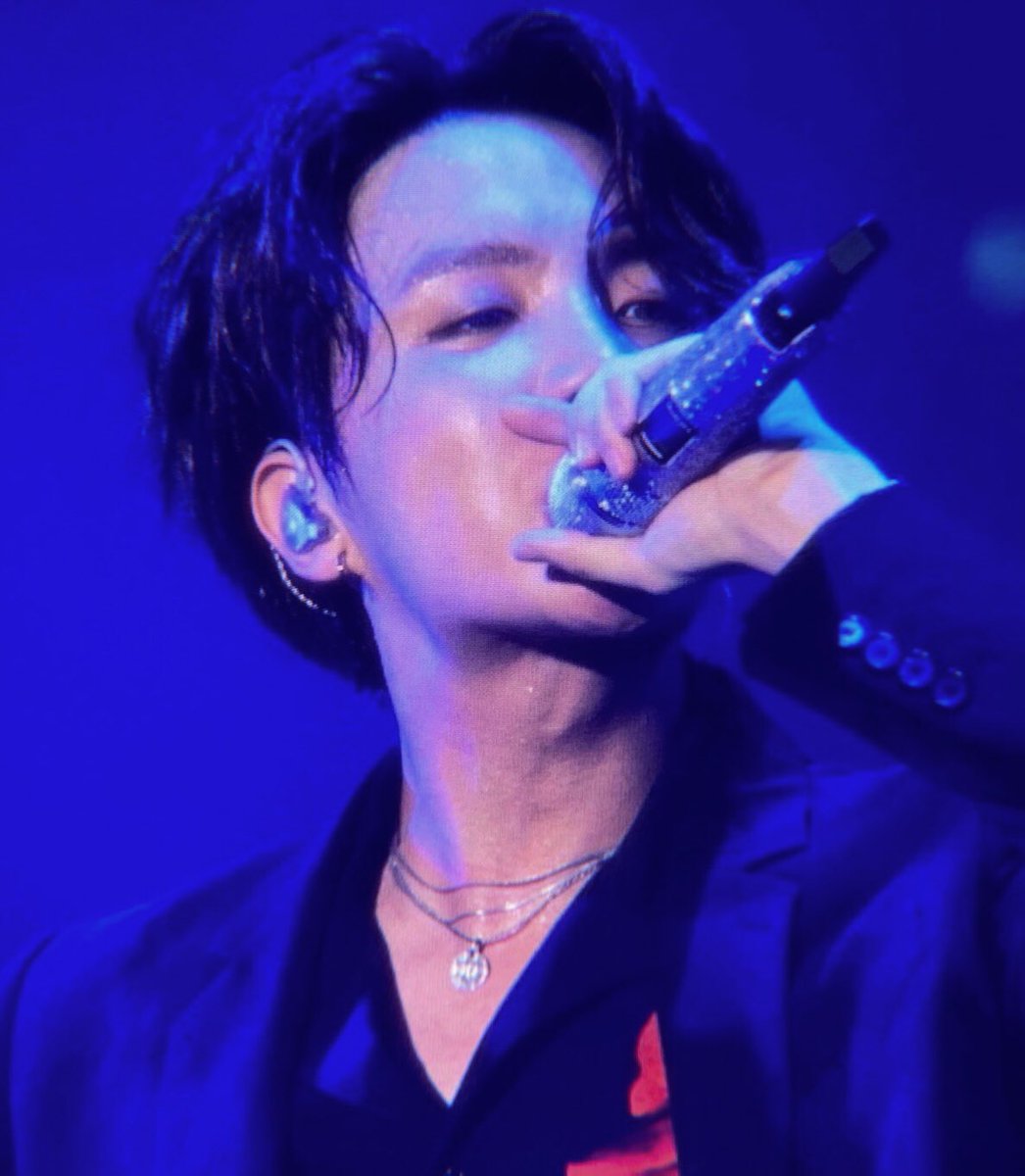 demseokdimple's tweet photo. Gentle reminder of what 190811 Hoseok gave us... https://t.co/3iUmvezAaX