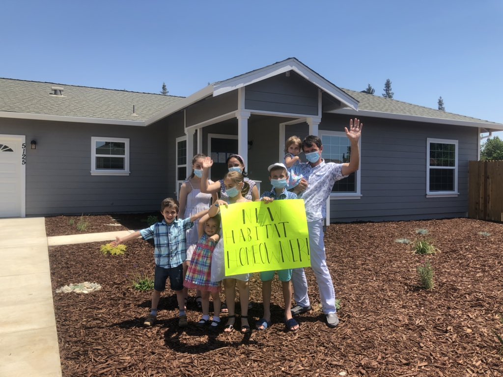 sachabitat's tweet photo. Today we hosted our 1st ever @zoom_us home dedication as we celebrated the completion of 2 new @Habitat_org homes made possible by hard work/sweat equity from the families, 1,000 community volunteer hours, & dozens of partners from our #buildforunity campaign. #WelcomeHome ❤️🔨🏡 https://t.co/ubnoAhpx7x