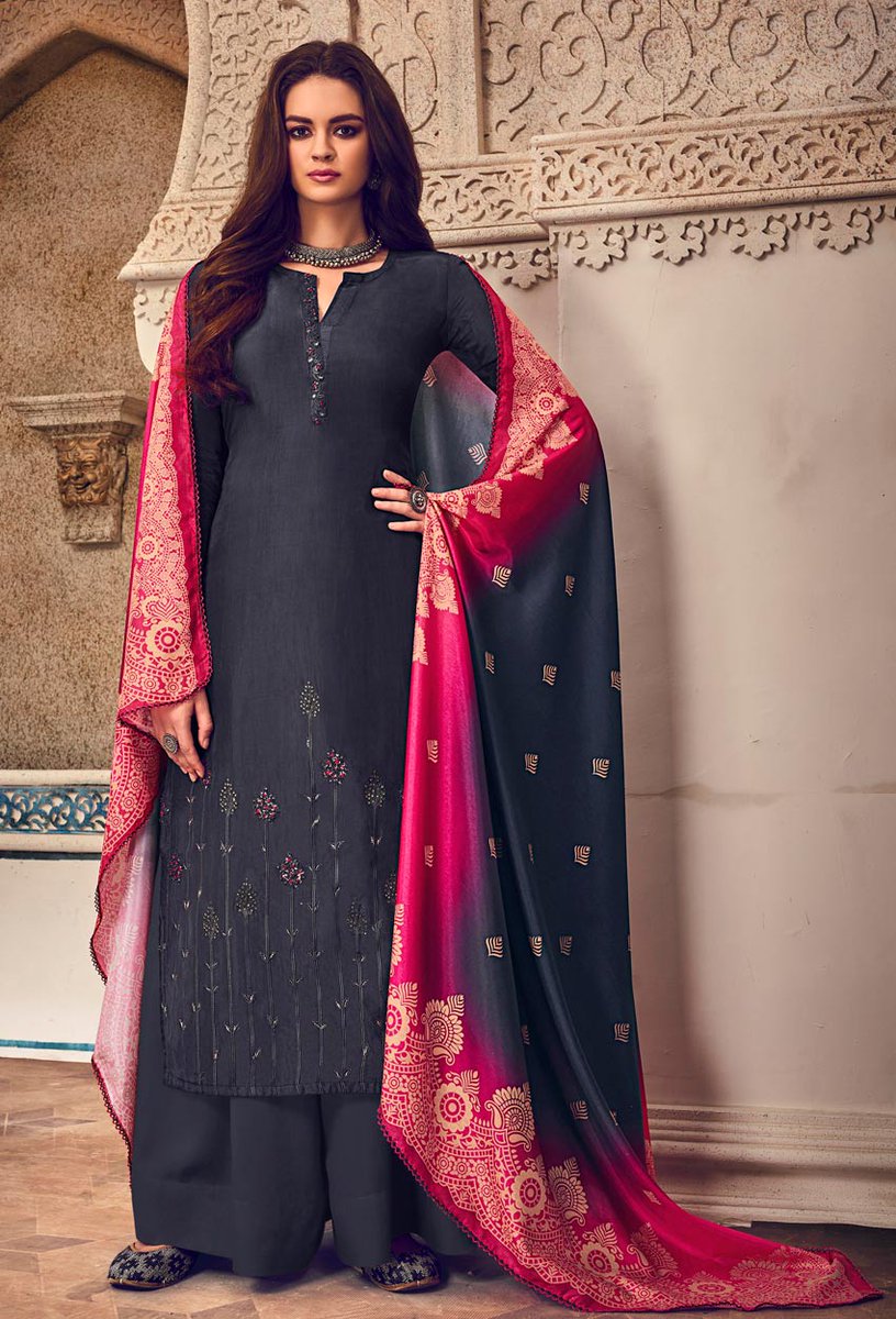 thenikvik's tweet photo. get 40% discount on this embroidered #sharara #salwar #kameez #freeship #freeshipping #usa #uk #canada #australia #sales #newzealand #onlineshopping #onlineshop #dress #dresses #nikvik #shop
product code: skfgs33
https://t.co/wOUY3xfaTG https://t.co/2q0gwAmlWn