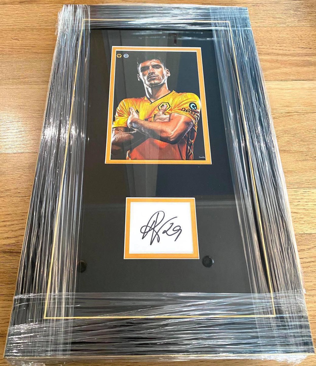 signedwolves's tweet image. BRAND NEW // RUBEN VINAGRE 
(Wolves v Brighton 07/03/20)

Hand signed 13 x 21” presentation - framed &amp;amp; mounted by the official framers of Wolves F.C!⚽️

Only £44.99!
Delivery or collection available.

🐺

#WWFC #WolvesFC #Wolves #WolverhamptonWanderers #WolvesAyWe #RubenVinagre