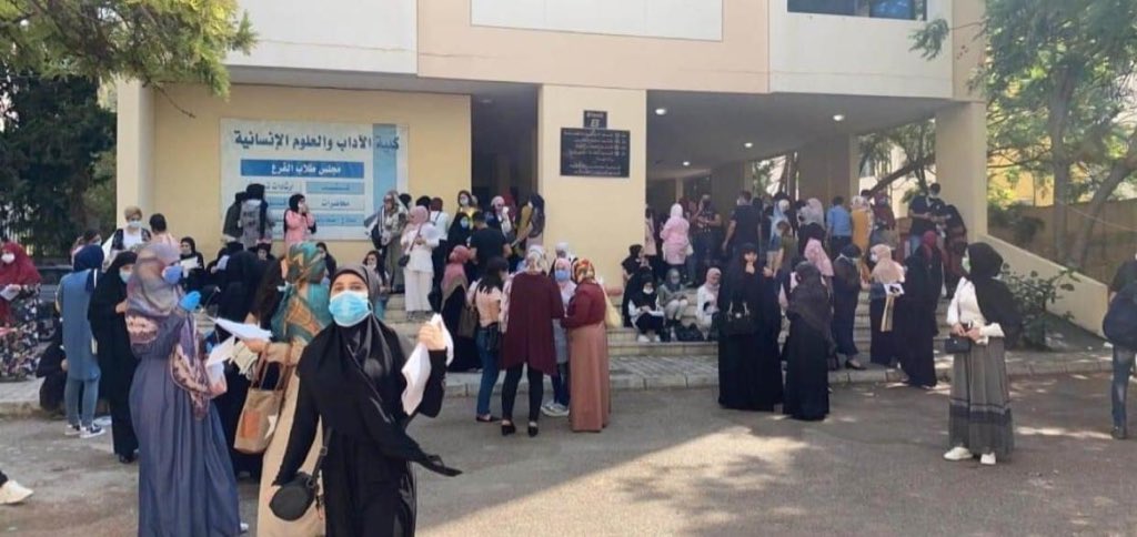 DynamoGurl's tweet photo. التباعد الإجتماعي في بعض فروع وكليات الجامعة اللبنانية .. 
برسم المعنيين !!! 
#كورونا #امتحانات_الموت 
#الجامعه_اللبنانيه 
#تسقط_ادارة_الجامعة_اللبنانية
@TarekMMajzoub 
@Hamad_hassan20 
@tollablebnen 
@LBCI_News_EN
 @mtvlebanon
 @ALJADEEDNEWS @MTVLebanonNews https://t.co/UiwNFO61i1