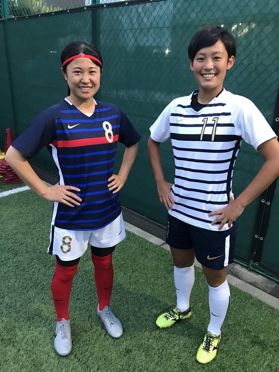 東京女子体育大学サッカー部 Na Twitteru 先週 女性用に開発されたnikeのウエアの 試着会がありました ピッチリしてて 最初は着てるのが恥ずかしかったけど 動いてみたらすごく軽くて良い感じでした と Niketeamtrial Niketmsls 女子サッカー