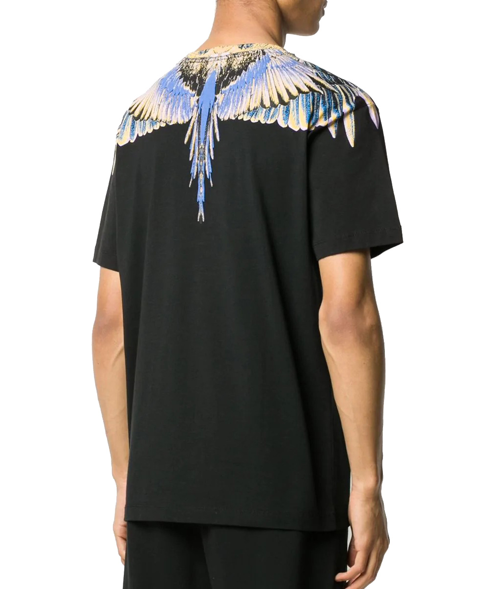 STYLISE_DONOBAN's tweet photo. https://t.co/ngpIX72eW9 MARCELO BURLON「WINGS BASIC T-SHIRT」人気のグラフィックパターンを落とし込んだTシャツ。上質なコットン生地を使用し、その存在感は抜群のインパクトを誇る。31,900円(税込) #2020AW #MARCELOBURLON https://t.co/EhmvfTTXMC