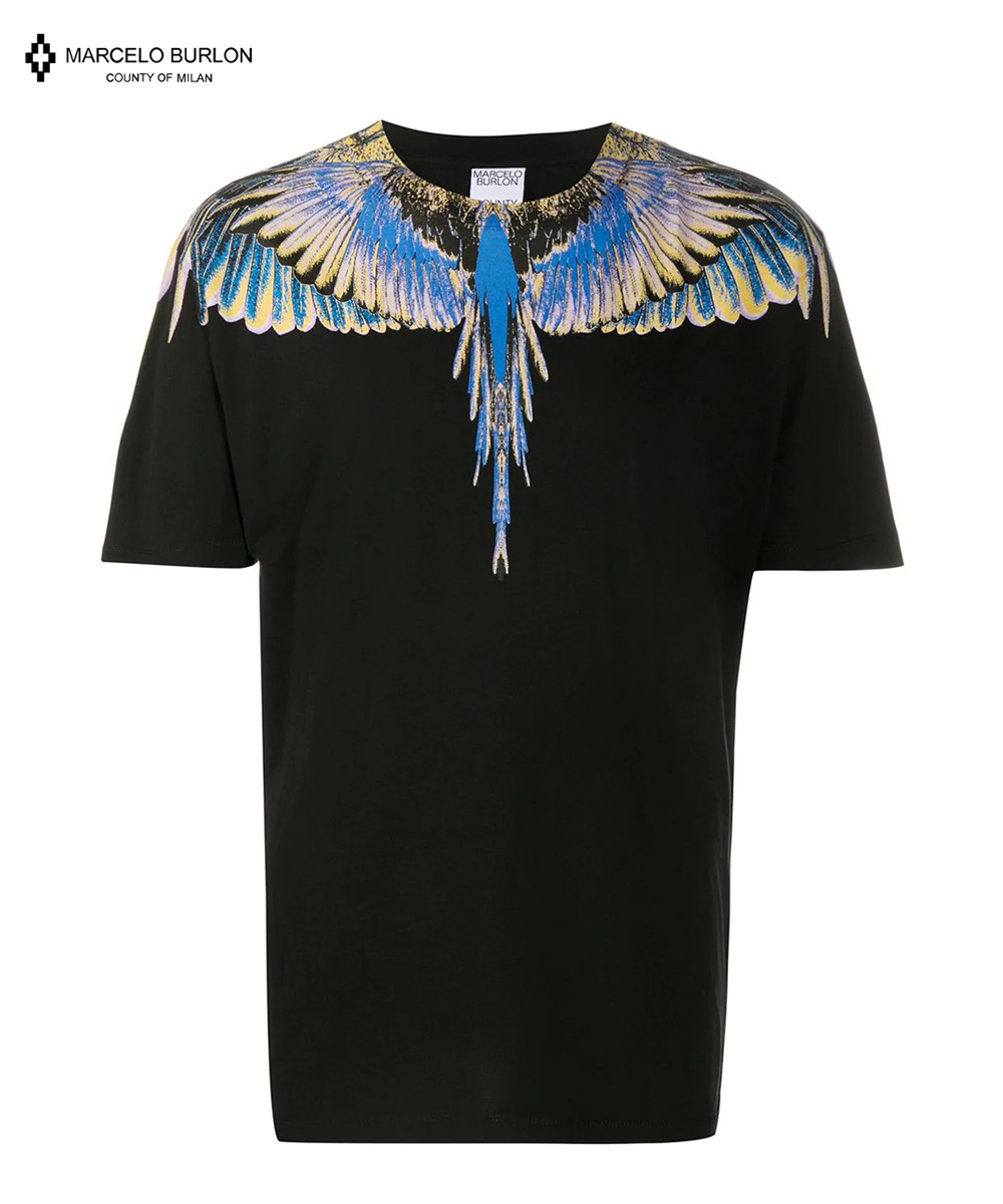 STYLISE_DONOBAN's tweet photo. https://t.co/ngpIX72eW9 MARCELO BURLON「WINGS BASIC T-SHIRT」人気のグラフィックパターンを落とし込んだTシャツ。上質なコットン生地を使用し、その存在感は抜群のインパクトを誇る。31,900円(税込) #2020AW #MARCELOBURLON https://t.co/EhmvfTTXMC