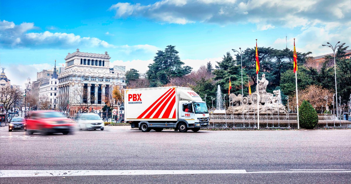 Palibex's tweet photo. En @Palibex contamos con delegaciones en toda España.

Conoce tu mejor opción para transportar mercancía paletizada en Madrid: https://t.co/jYzNEXydjN

#TransporteUrgente #NosMueveUnEquipo #YoEnLaCarretera https://t.co/fsVWzNS4nH