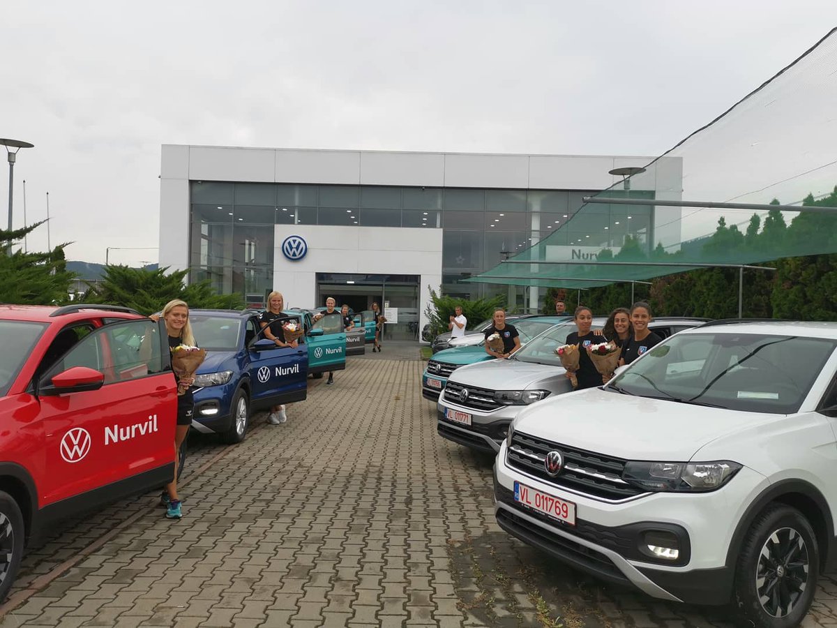 NurvilVW's tweet photo. #Nurvil #Volkswagen sponsor oficial al SCM Râmnicu Vâlcea - Handbal feminin 🏆. Mașini noi pentru campioane ❤️!!
Mult succes în continuare! Să conduceți cu plăcere spre victorie! Este o poveste frumoasă despre a-ți urma visul și pasiunile. #NurvilVW #sponsoroficial #SCMRmValcea https://t.co/vlVwbpXF2s