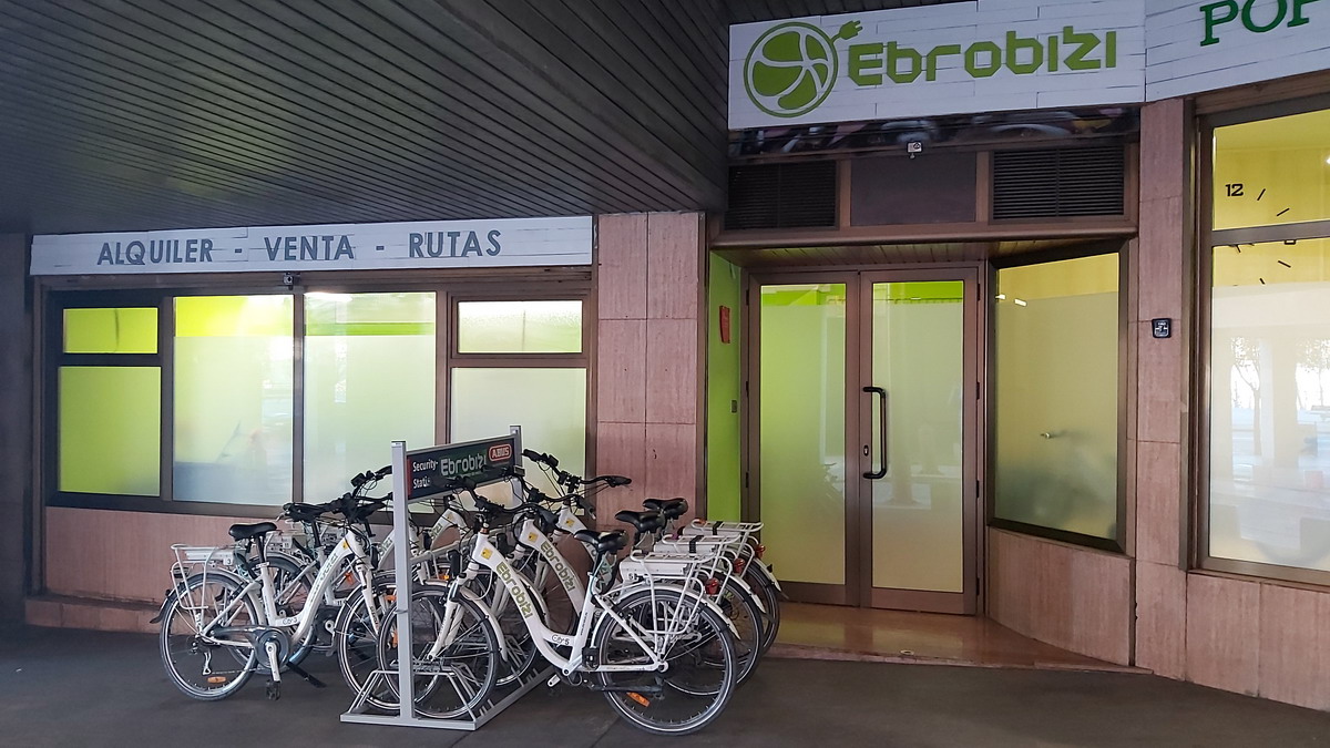 #SoyAJE ¡Hoy damos la bienvenida a <a href="/ebrobizi/">EbroBizi</a>!👏🏼Su inquietud por mejorar el entorno donde vivimos a través de una movilidad más #sostenible 🌱♻️ te ofrece una manera diferente de moverte a través de todo tipo de #bicicletas 🚲😎 #bienvenidos #SocioAJE #AJEZaragoza #SeguimosSumando