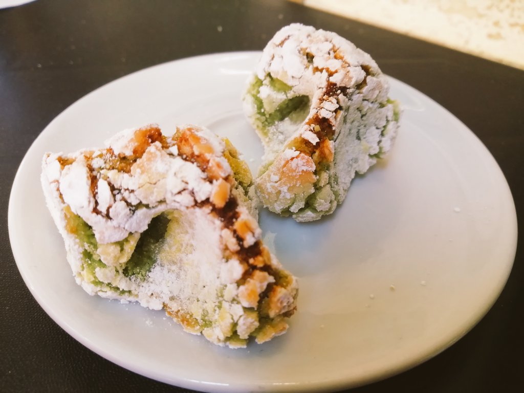 MagdalenaSzomb1's tweet photo. #Italian #sweet #pastry #pistaciocookies #pistacio #delicious 😊 https://t.co/0BAs5WnRXG