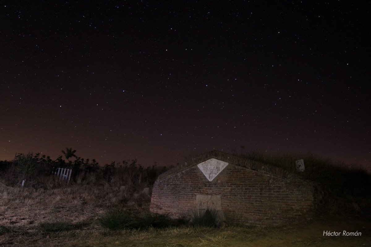 La noche del #Viernes salí a intentar fotografiar el cometa #Neowise en el cielo vallisoletano de #NavaDelRey. Os dejo algunas de las tomas que pude sacar del #cometa y algún detallito más. #Valladolid #España #Astros