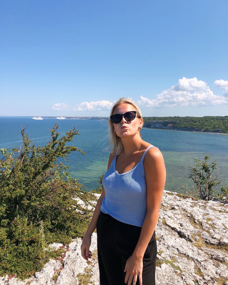 jackie_claesson's tweet photo. Kiss from sweden 💙 I hope everyone is safe and healthy https://t.co/lOAVC4NwWW