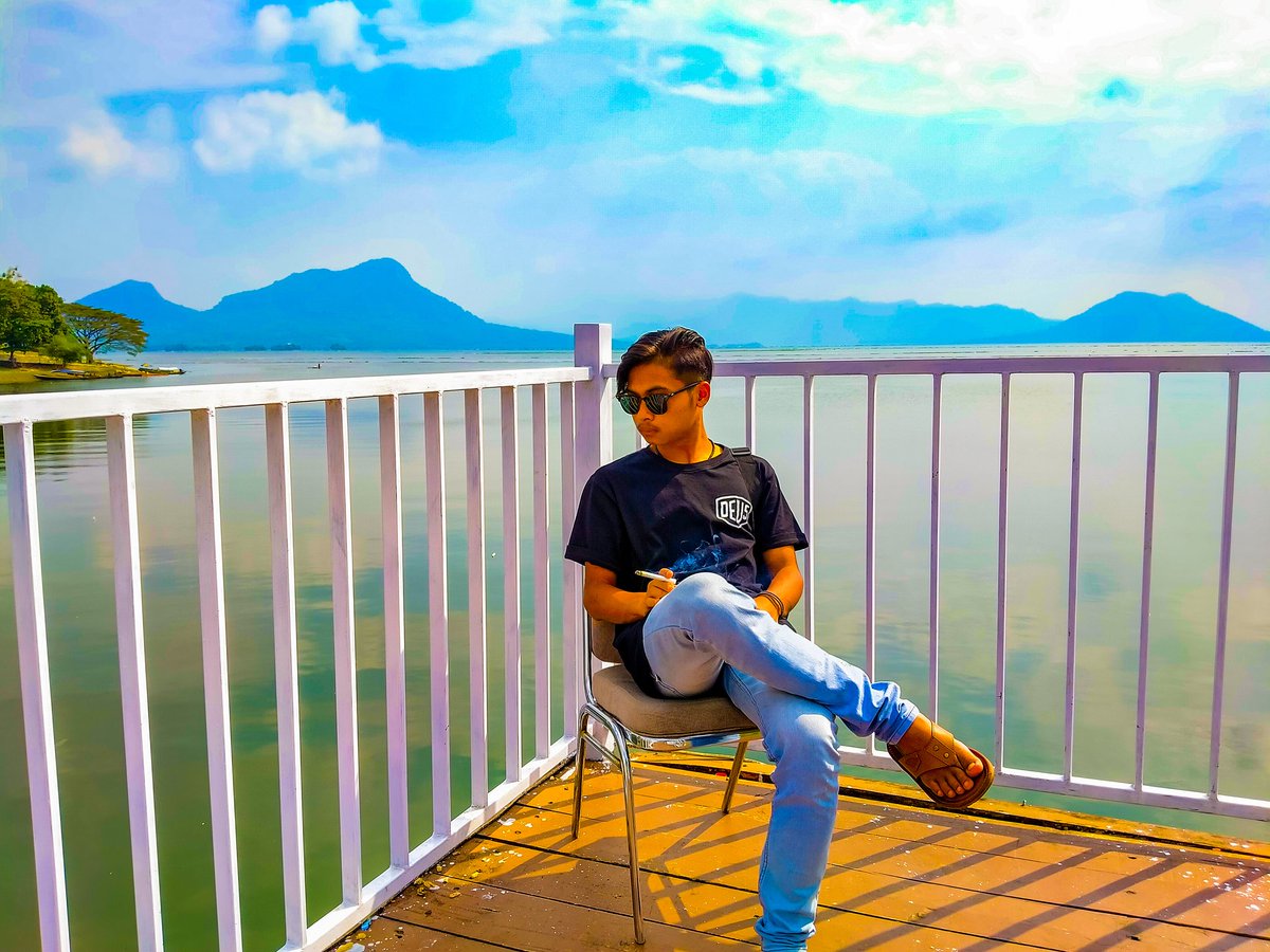 FirmandoD's tweet photo. Kmu bener mau sama aku, coba deh pikir2 dulu aku mah masih banyak kekurangan kemaren aja jajan kurang seribu🤣🙈 https://t.co/r5eynqarPc